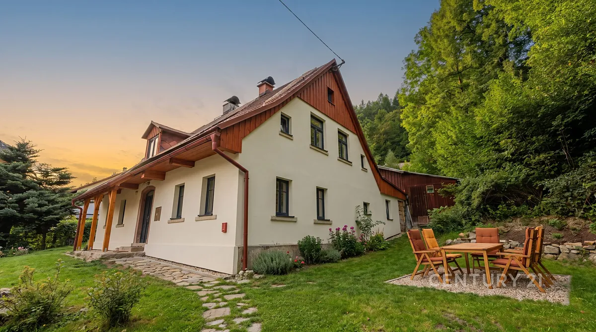 Prodej rodinného domu 218 m², pozemek 832 m²